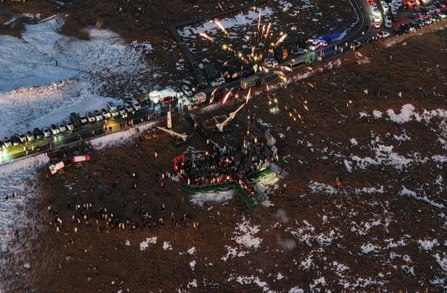 青海同宝山：日出美景引客来