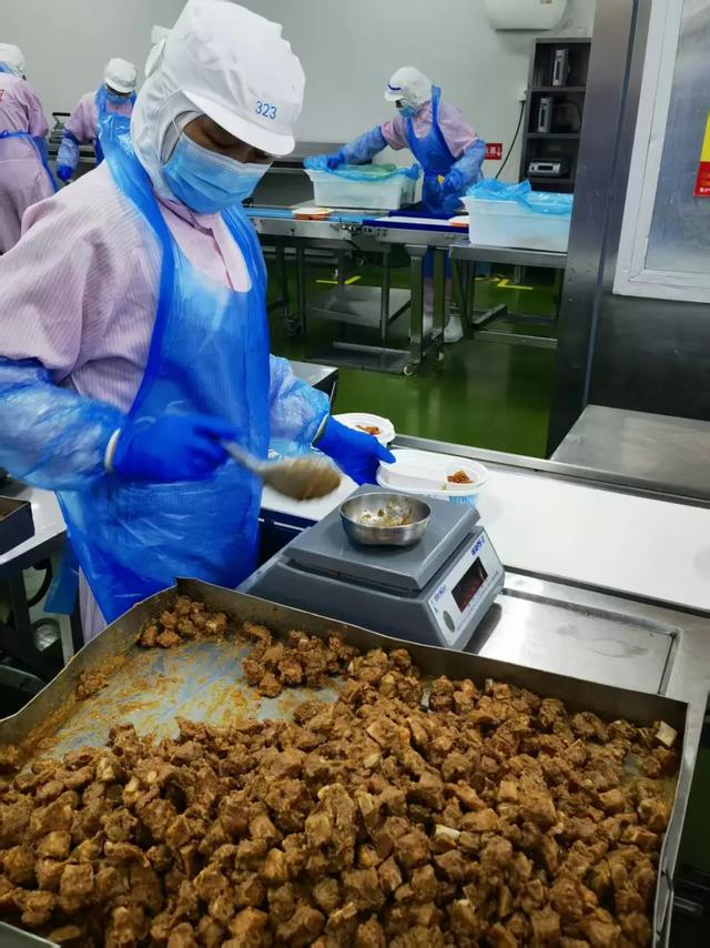 你吃的航空餐，好多都是TA做的→