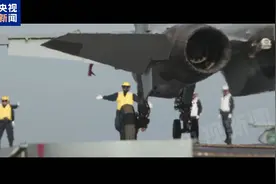 海军三型舰载机成功在福建舰起降 训练细节曝光