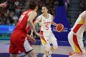 中国女篮战胜日本队，夺冠！图片