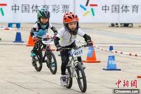 贵州玉屏：小骑手比拼儿童滑步车图片