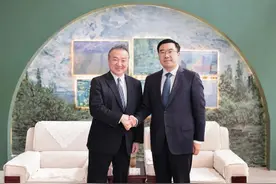 实现更高水平互利共赢，区领导会见日本驻沪总领事冈田胜一行图片
