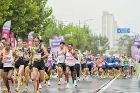 2024上海10公里精英赛举行 用金标赛事为上马打好前哨站图片