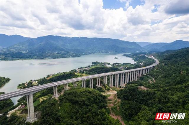 9月29日！炉慈高速正式运营 张家界串联三峡构建2.5小时旅游圈