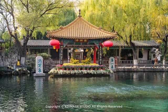 趵突泉涌玉龙，青石板映唐宋灯火，济南版“江南”在此