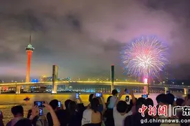 珠海开启海上观“澳门国际烟花比赛汇演”航班图片
