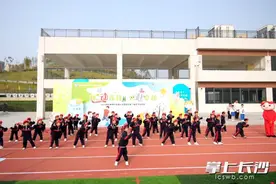 亲子+趣味，运动会上这所小学两个校区孩子们玩“嗨”了图片