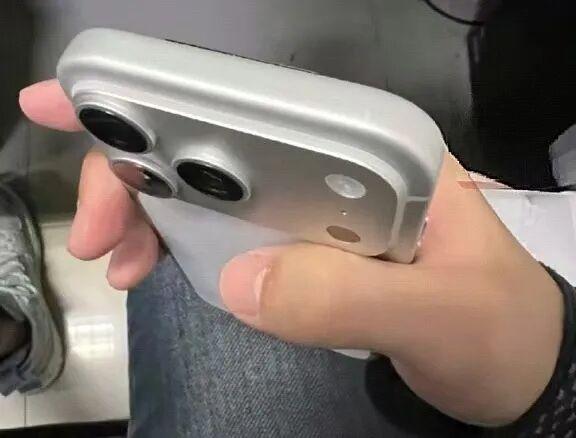 第一批入手iPhone新机的用户已经“翻车了”