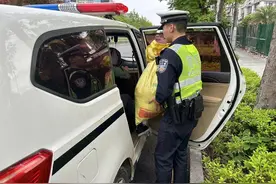 七旬夫妻异乡遇困，福泉交警援手护归图片