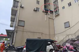 急！柳州6岁男孩从6楼掉到3楼雨棚，无法动弹图片
