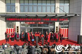 中国楹联学会走进东营金盾司法学校开展“写春联，送祝福”书法笔会图片