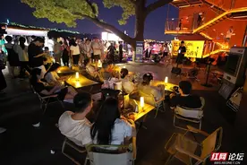 夏夜长沙“地摊经济”火热，街头巷尾洋溢着浓浓烟火气图片