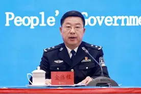 广交会客商可办临时入境许可！广州边检提供13语翻译引导图片