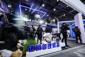 酒驾初筛、两栖智能、AI普法，多款机器人亮相警博会图片