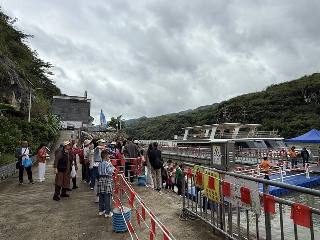 世界第一高桥带火关岭文旅 双节假期揽客34.5万人次