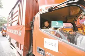 十年“磨”一“迁”，今朝开启新生活，杨思老街2号地块居民集体搬家图片