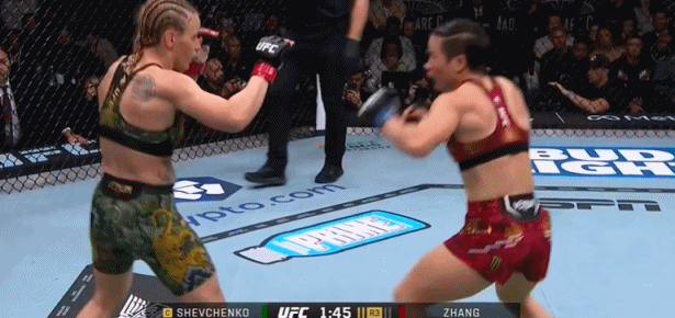 拼尽全力！张伟丽升重判定不敌舍甫琴科	，无缘夺UFC蝇量级冠军