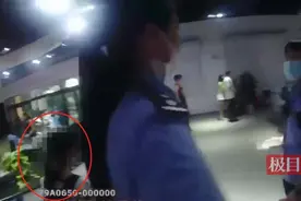 女童搭乘公交下错站迷了路，市民交警爱心接力护送女孩平安回家图片