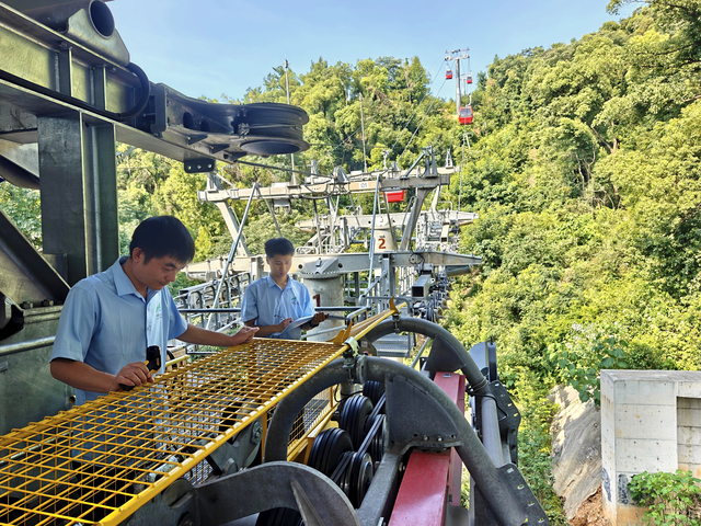 岳麓山索道“追风者”，在盛夏为游客送清凉