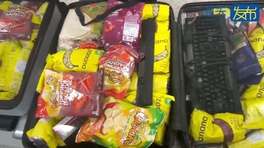 厦门机场一旅客当场被查！竟带了上万个……