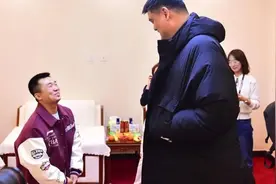 新民体育｜当年被上海男篮巨星托举的这个孩子又回来了图片