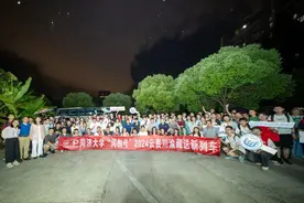 什么？开学到校的高铁学校包了？！“得学一下如何让学校更宠我了……”图片
