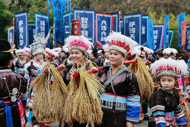 黎平肇兴：欢乐巡游闹“侗年”