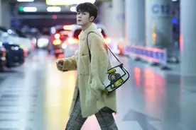 檀健次等众星前往米兰时装周，手拿包包更惹眼！图片