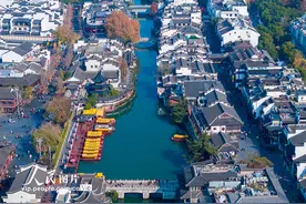 南京夫子庙游人闲庭信步图片