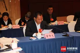 养老服务方面有哪些建议？ 四川省人大代表董智文：增强居家社区养老服务供给能力｜我AI问两会图片