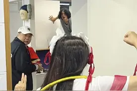 周星驰cos哪吒造型，饺子原来也是周星驰粉丝图片