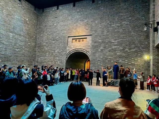 “双节”期间，沈阳“九·一八”历史博物馆迎来参观热潮