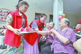 温暖相伴助力幸福晚年“老年大学生”走进康养中心图片