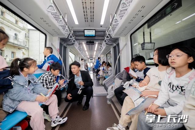 解锁“云中巴士”绿色密码，长沙青少年开启智慧交通探索之旅