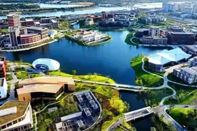 《纽约时报》专栏作家弗里德曼谈中国行：刚刚，我看到了未来，它不在美国图片