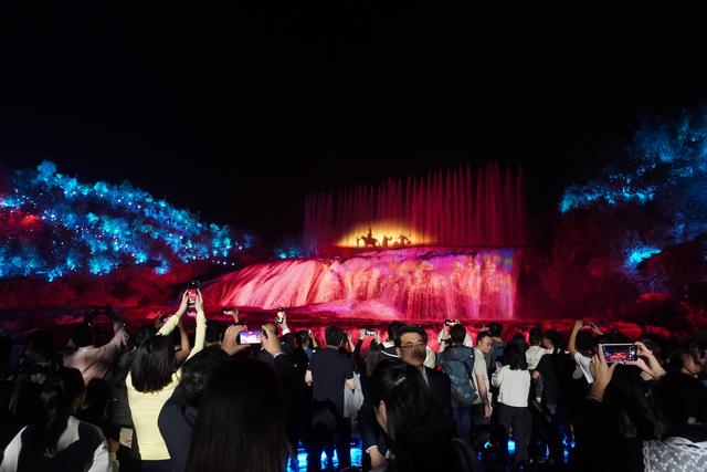 破500万人次！黄果树一年比一年快