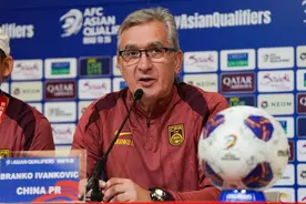 国足换不换帅？现在足协很头痛图片