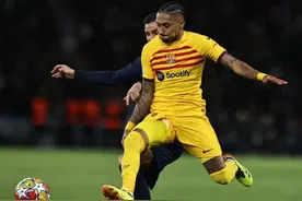 欧冠｜一张红牌毁了一切！巴萨1:4惨败于大巴黎，无缘四强图片