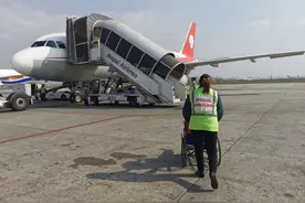 四川男子尼泊尔珠峰徒步遇险，京东安联财险跨国救援创造奇迹图片