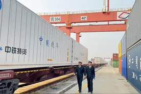 964列 7.9万标箱！上合示范区到发中欧班列数及货运量再创新高图片