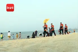 感动海南 | 海口假日海滩水上救生队：当好海边生命“护航队” 19年挽救上百遇险者图片