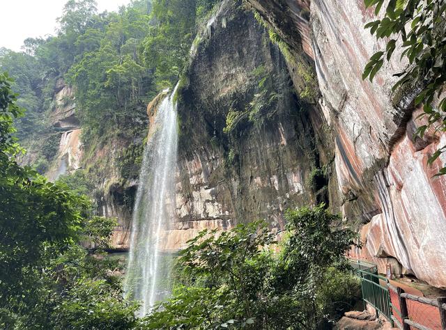 自然遗产探奇观：体验赤水丹霞生态旅游