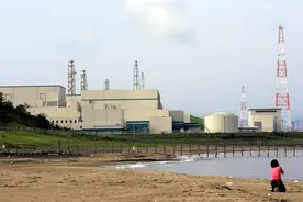地震致乏燃料池水外溢，日本核电站还安全吗？| 新京报专栏图片