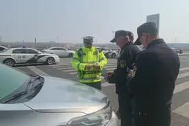 1小时拦截三辆“线路黑车”沈阳桃仙机场地区严查跨区域非法营运车辆图片