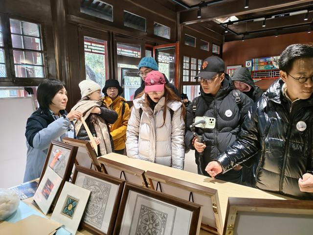 大学生职业体验课搬进古建修复现场