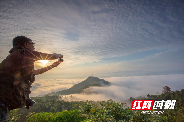 云海为幕，日出为笔，邂逅洪江古商城的极致浪漫