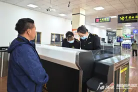 每日4趟增至6趟 阿拉山口公路口岸新增一辆国际客运班车图片