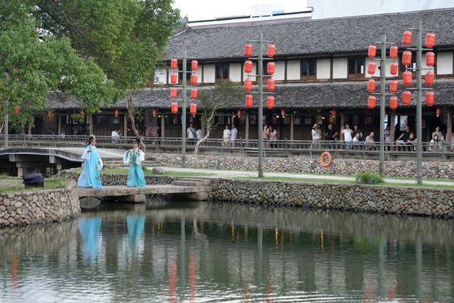 一步一景皆画卷 国庆假期来楠溪江丽水街当一日宋“潮”人