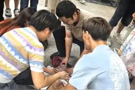 广交会外籍参展人员地铁站晕倒，广东医生路过出手相助图片