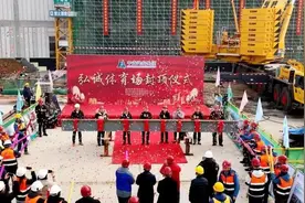 市办实事重点项目新进展！弘诚体育场功能优化提升项目封顶图片